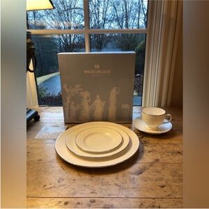 Wedgwood ENGLISH LACE 5 Piece Dinner Set